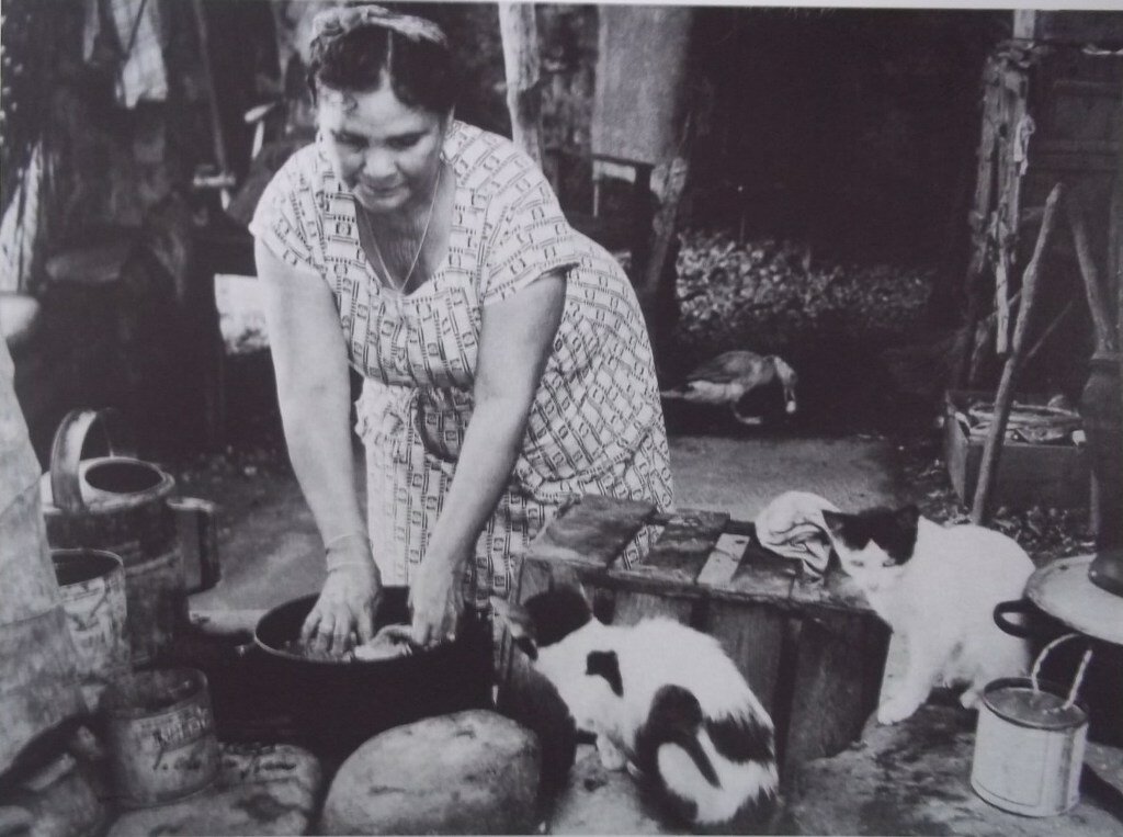 Juanita en labores del hogar. (Foto: Victoriano de Los Ríos).